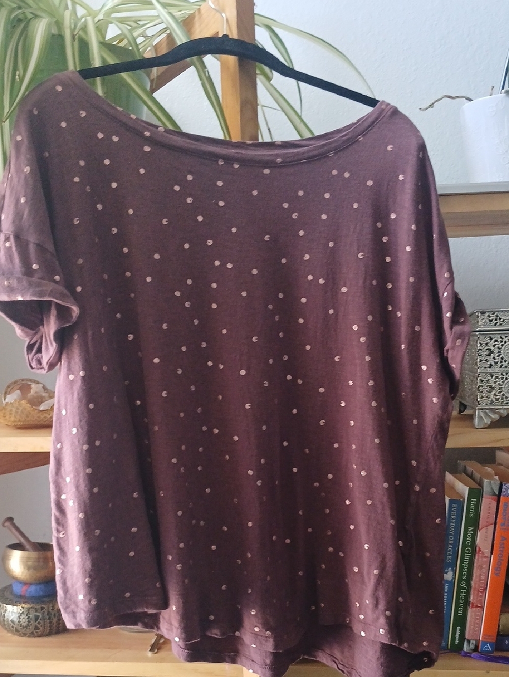 Maurices Mauve Short Sleeve Scoop Neck Top with Pink Dot Print